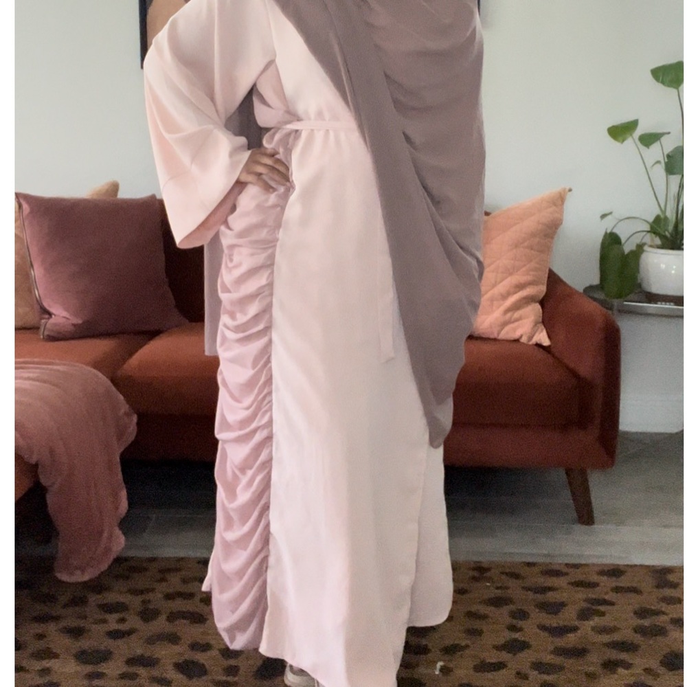 Pink Ruched Abaya - Picture 2 of 2